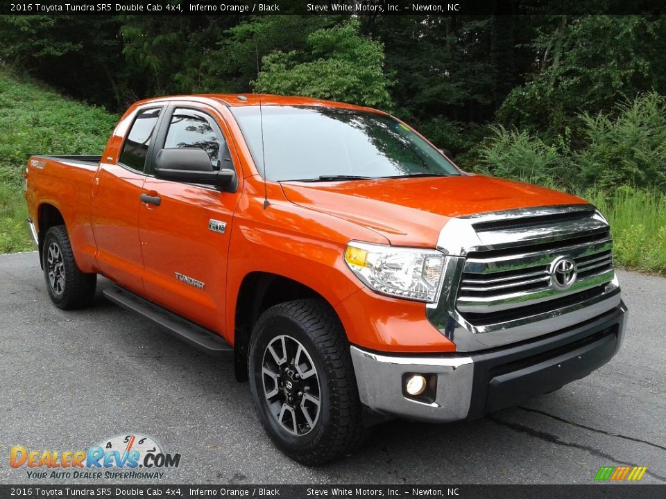 Front 3/4 View of 2016 Toyota Tundra SR5 Double Cab 4x4 Photo #4