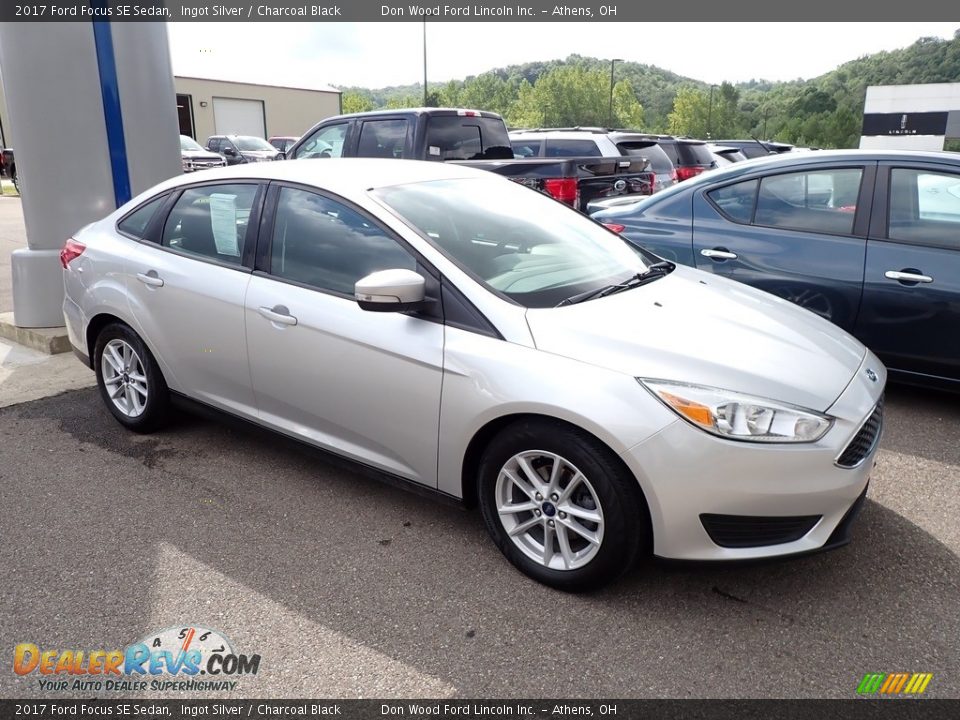 2017 Ford Focus SE Sedan Ingot Silver / Charcoal Black Photo #2
