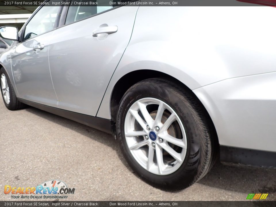 2017 Ford Focus SE Sedan Ingot Silver / Charcoal Black Photo #10