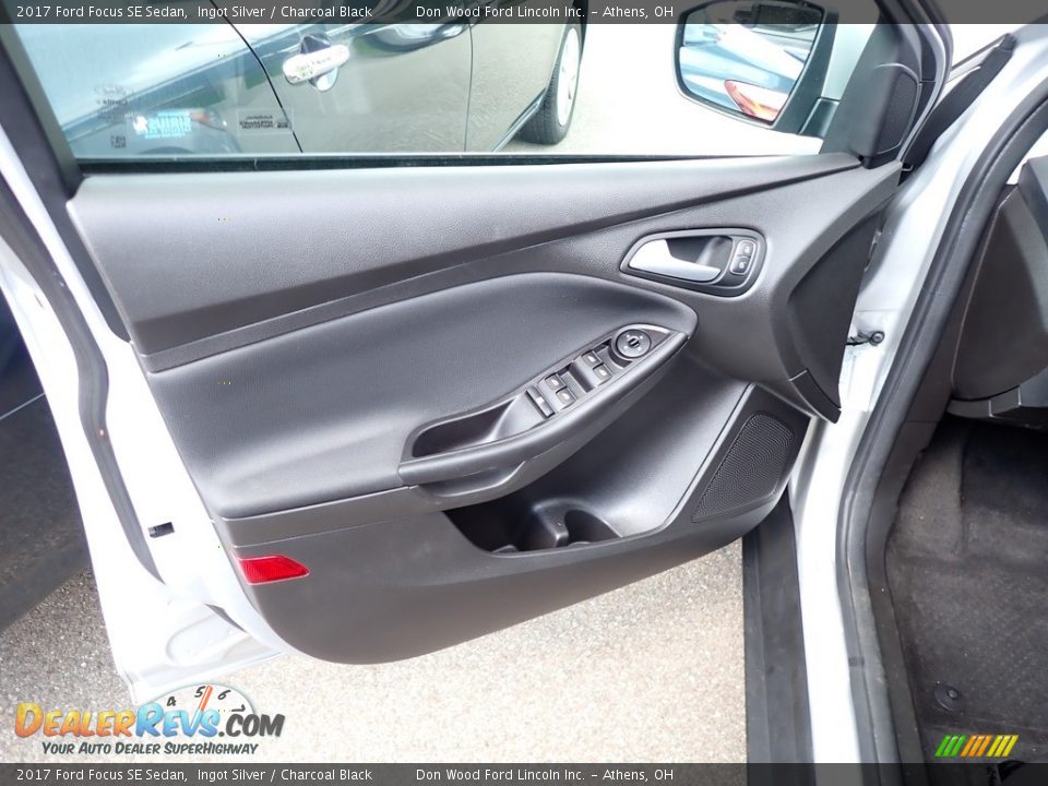2017 Ford Focus SE Sedan Ingot Silver / Charcoal Black Photo #16