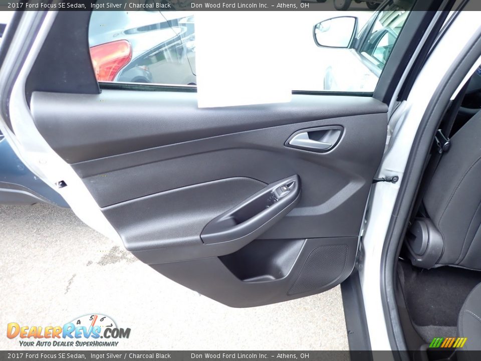 2017 Ford Focus SE Sedan Ingot Silver / Charcoal Black Photo #20