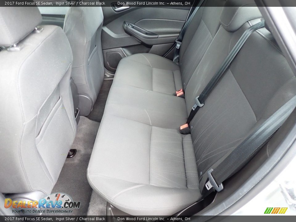 2017 Ford Focus SE Sedan Ingot Silver / Charcoal Black Photo #21