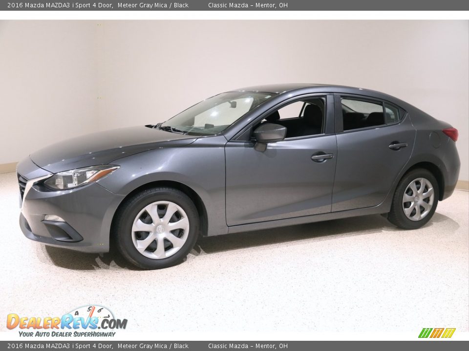 Front 3/4 View of 2016 Mazda MAZDA3 i Sport 4 Door Photo #3