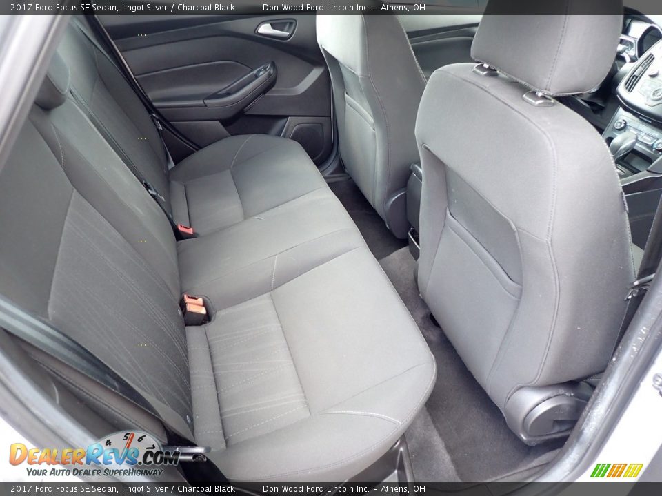 2017 Ford Focus SE Sedan Ingot Silver / Charcoal Black Photo #23