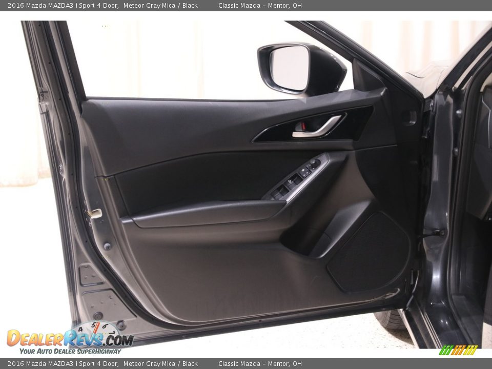 Door Panel of 2016 Mazda MAZDA3 i Sport 4 Door Photo #4