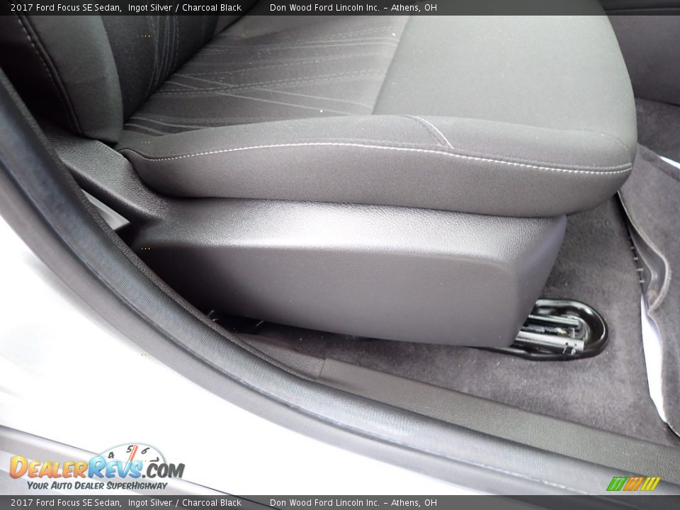 2017 Ford Focus SE Sedan Ingot Silver / Charcoal Black Photo #25