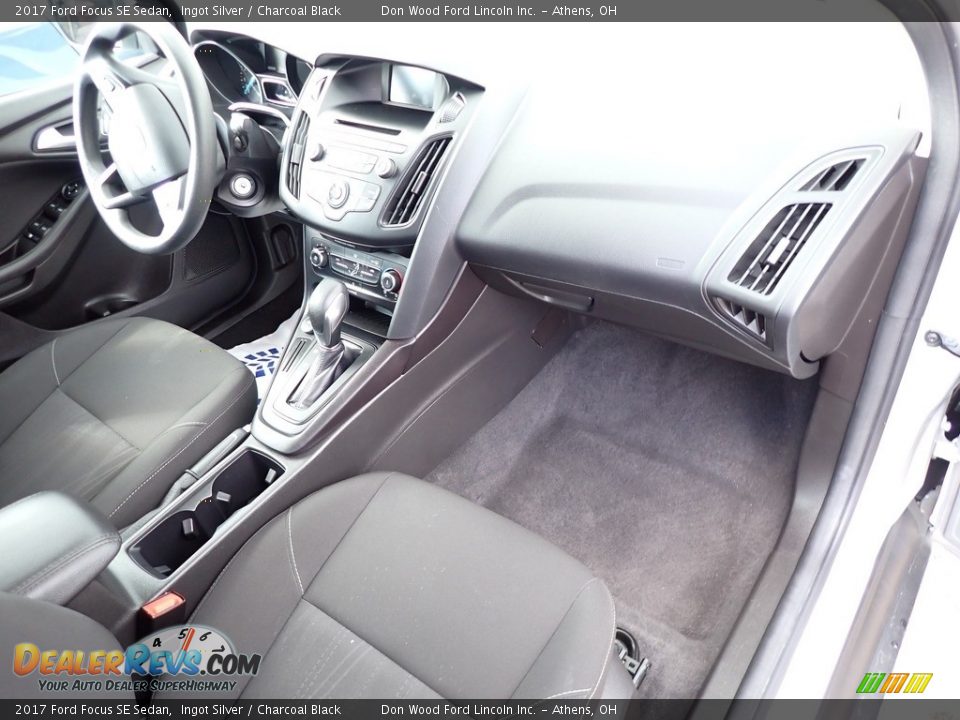 2017 Ford Focus SE Sedan Ingot Silver / Charcoal Black Photo #26