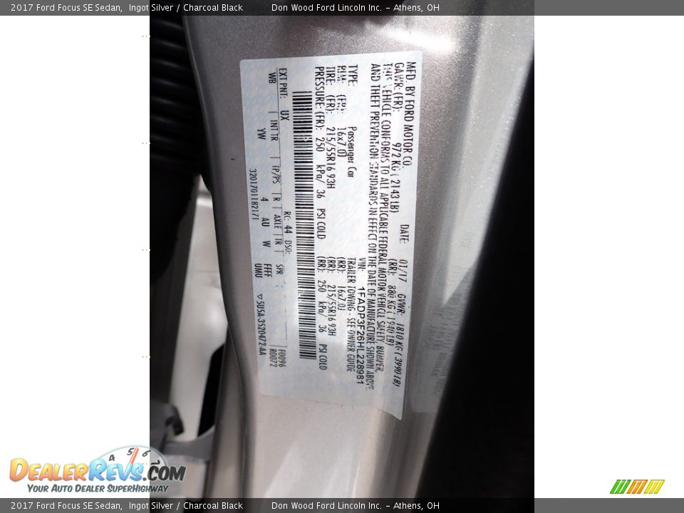 2017 Ford Focus SE Sedan Ingot Silver / Charcoal Black Photo #30