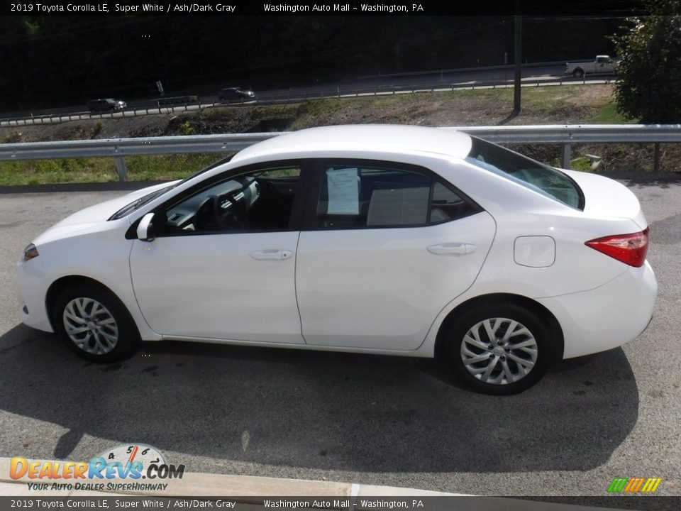 2019 Toyota Corolla LE Super White / Ash/Dark Gray Photo #11