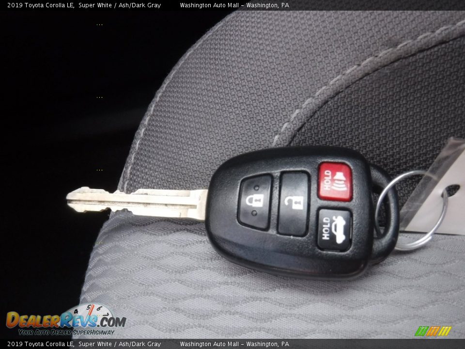 2019 Toyota Corolla LE Super White / Ash/Dark Gray Photo #23