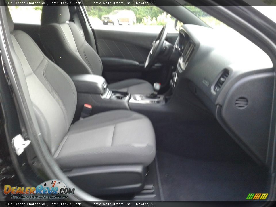2019 Dodge Charger SXT Pitch Black / Black Photo #16