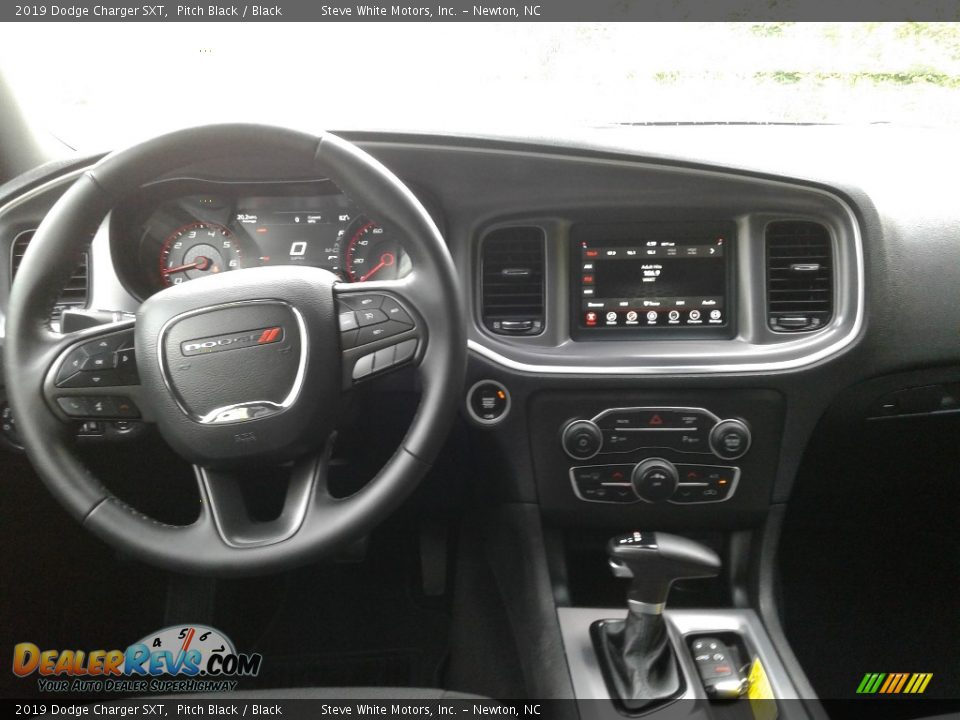 2019 Dodge Charger SXT Pitch Black / Black Photo #17