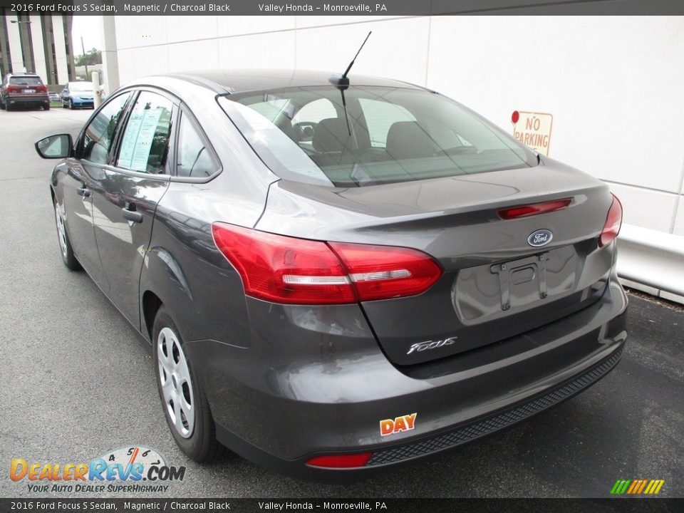 2016 Ford Focus S Sedan Magnetic / Charcoal Black Photo #3