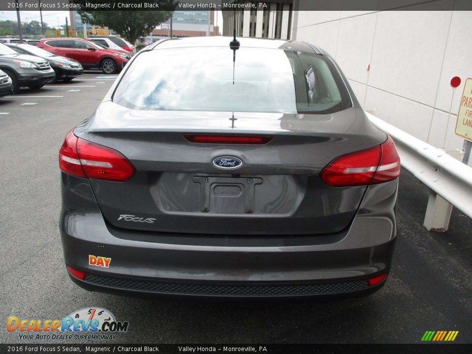 2016 Ford Focus S Sedan Magnetic / Charcoal Black Photo #4