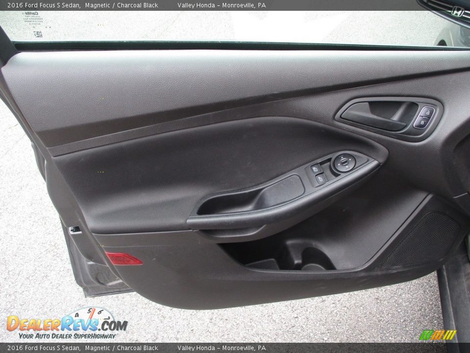 2016 Ford Focus S Sedan Magnetic / Charcoal Black Photo #10