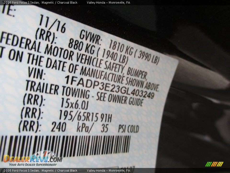 2016 Ford Focus S Sedan Magnetic / Charcoal Black Photo #19