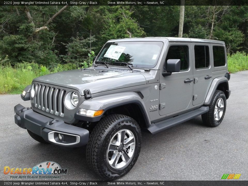 Front 3/4 View of 2020 Jeep Wrangler Unlimited Sahara 4x4 Photo #2