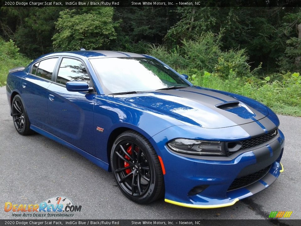 Front 3/4 View of 2020 Dodge Charger Scat Pack Photo #4