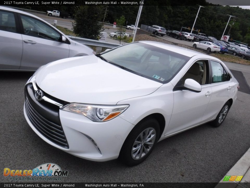2017 Toyota Camry LE Super White / Almond Photo #10
