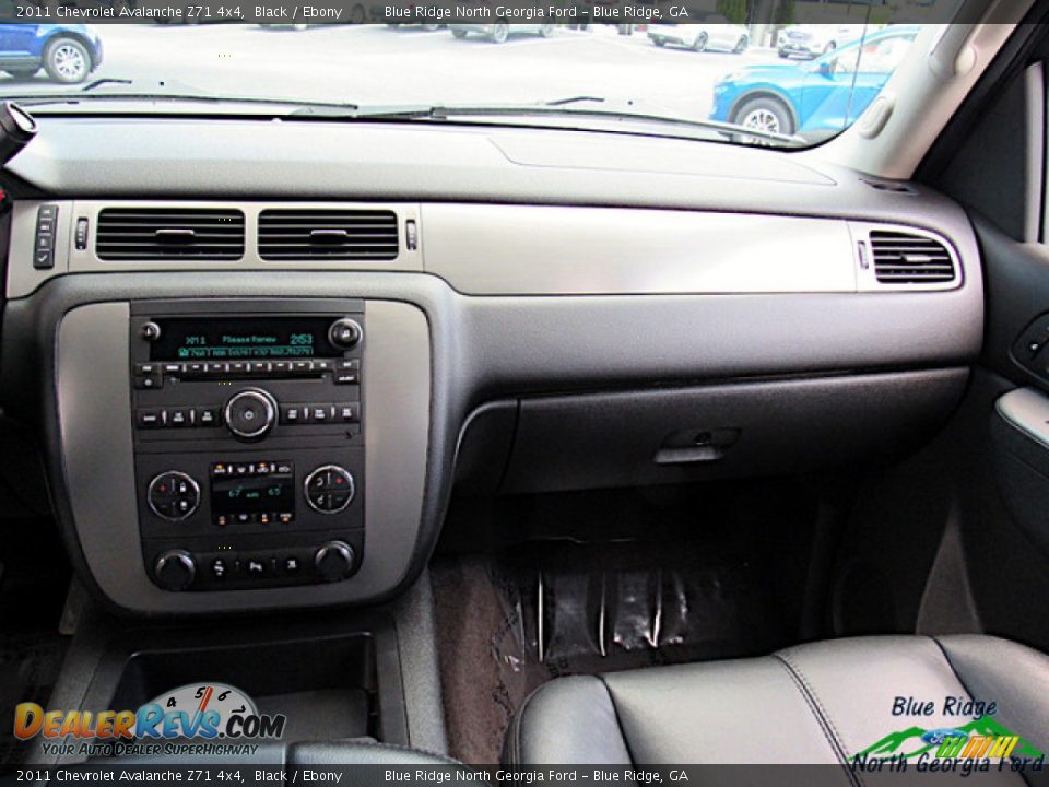 2011 Chevrolet Avalanche Z71 4x4 Black / Ebony Photo #17