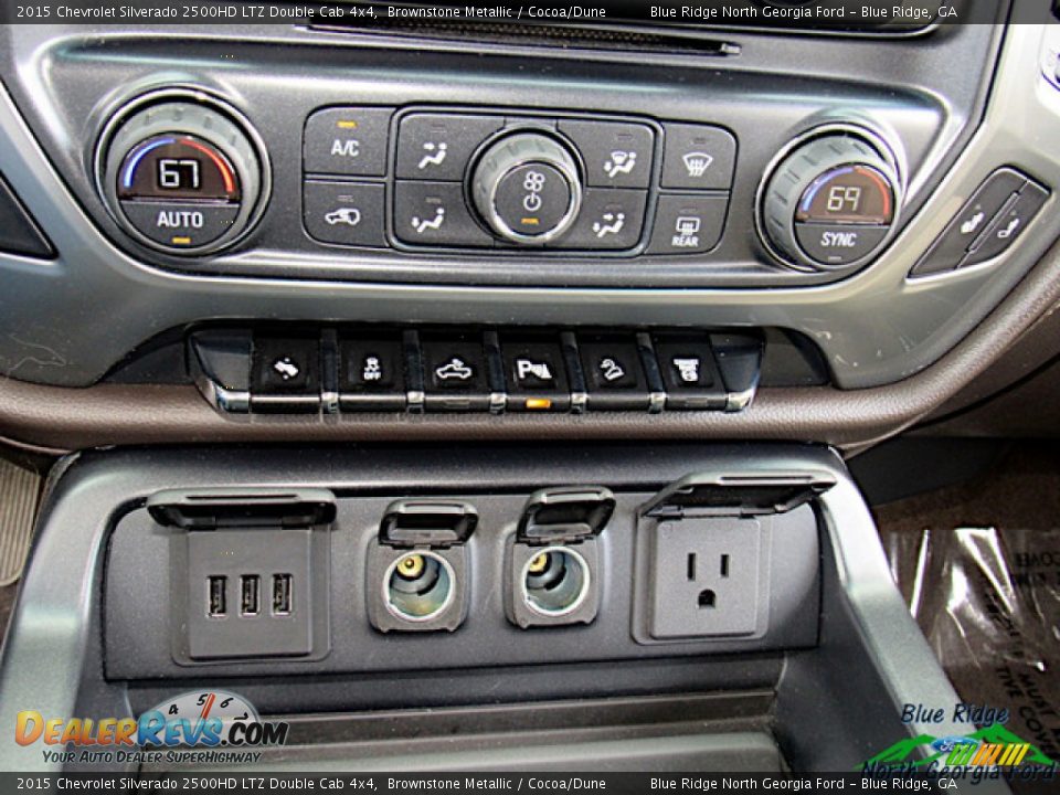 Controls of 2015 Chevrolet Silverado 2500HD LTZ Double Cab 4x4 Photo #21