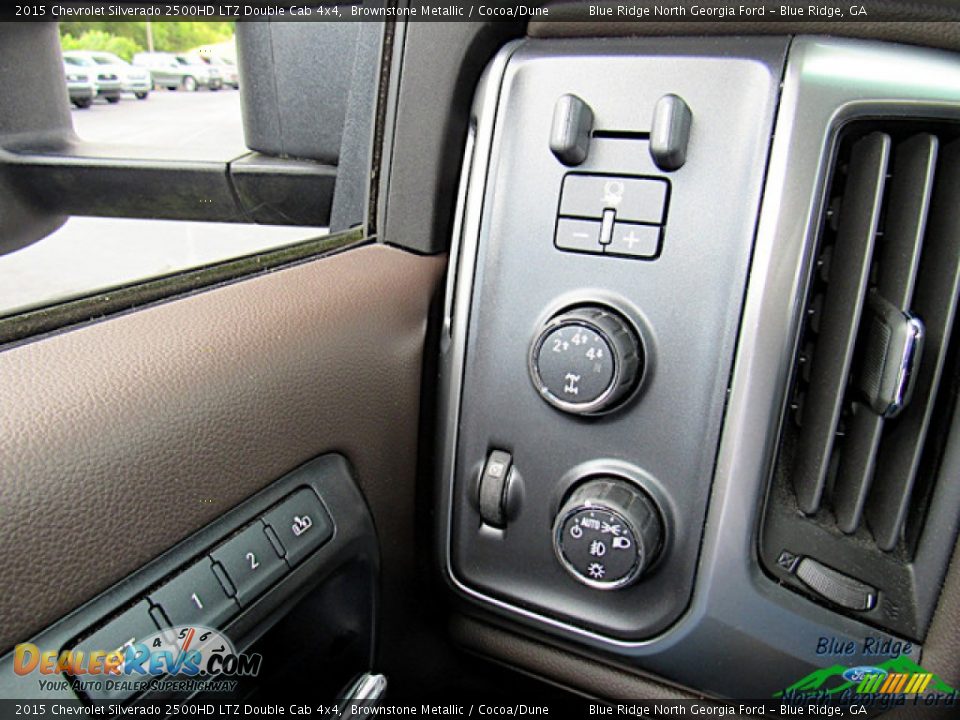 Controls of 2015 Chevrolet Silverado 2500HD LTZ Double Cab 4x4 Photo #23