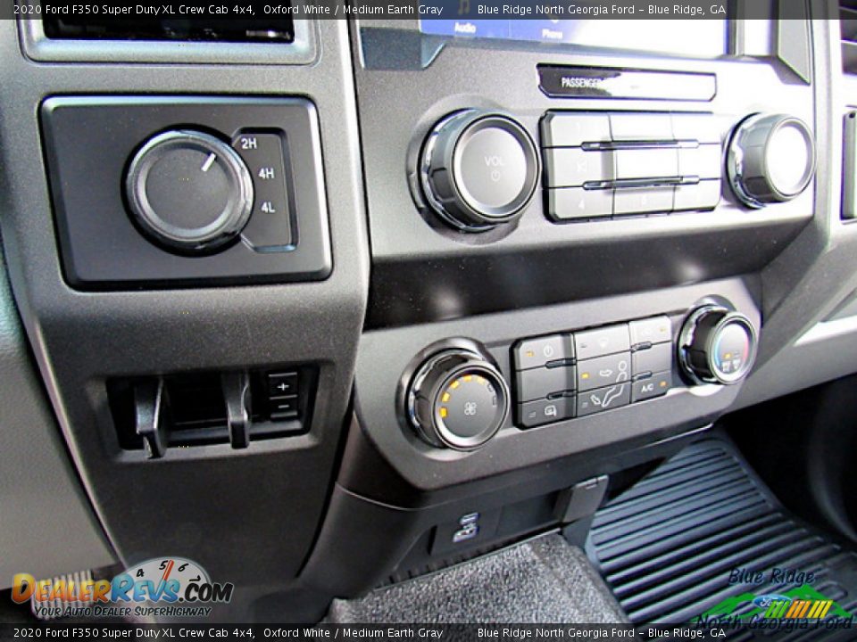 2020 Ford F350 Super Duty XL Crew Cab 4x4 Oxford White / Medium Earth Gray Photo #22