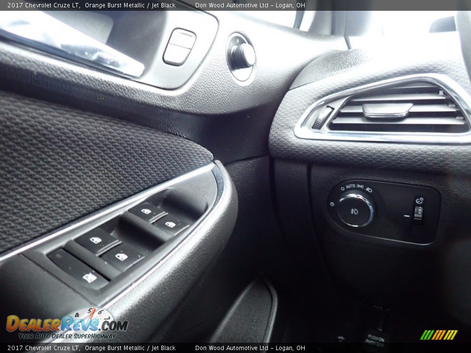 2017 Chevrolet Cruze LT Orange Burst Metallic / Jet Black Photo #19