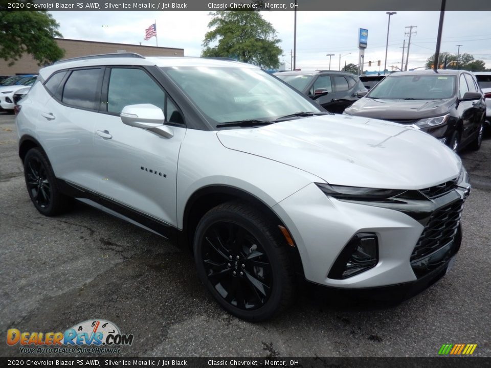 Front 3/4 View of 2020 Chevrolet Blazer RS AWD Photo #3