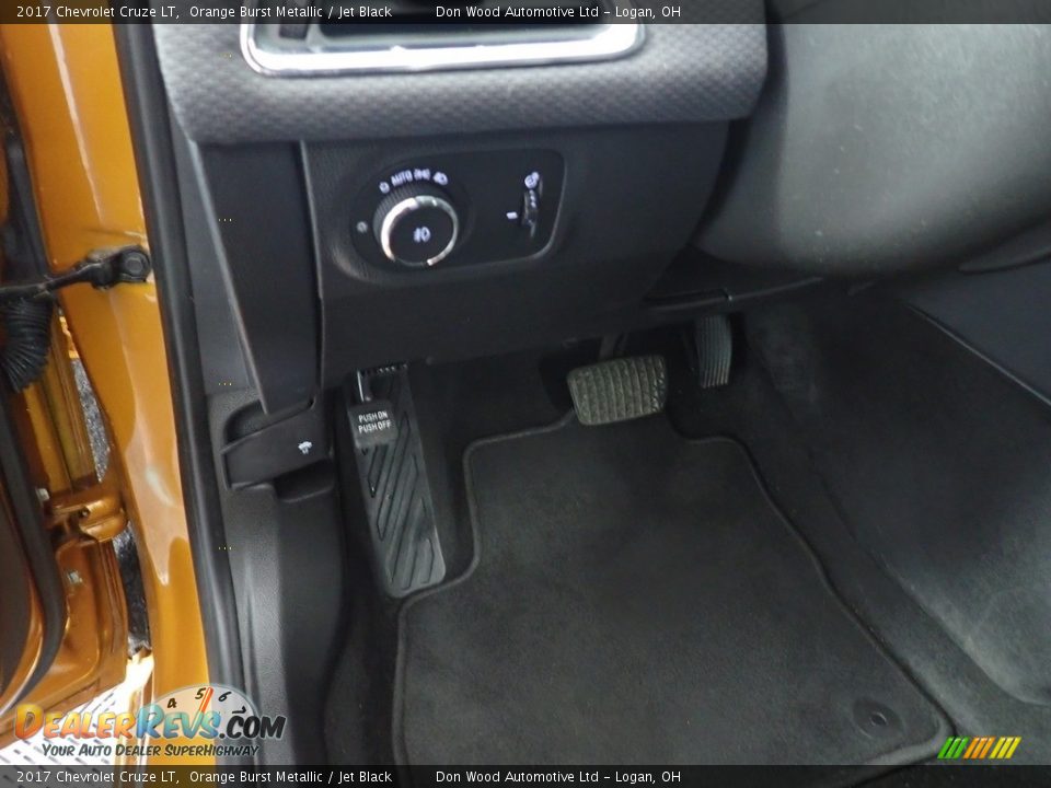 2017 Chevrolet Cruze LT Orange Burst Metallic / Jet Black Photo #32