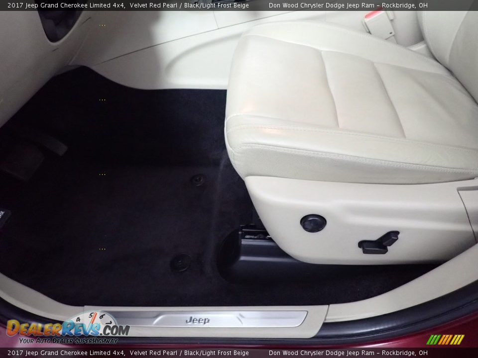 2017 Jeep Grand Cherokee Limited 4x4 Velvet Red Pearl / Black/Light Frost Beige Photo #25