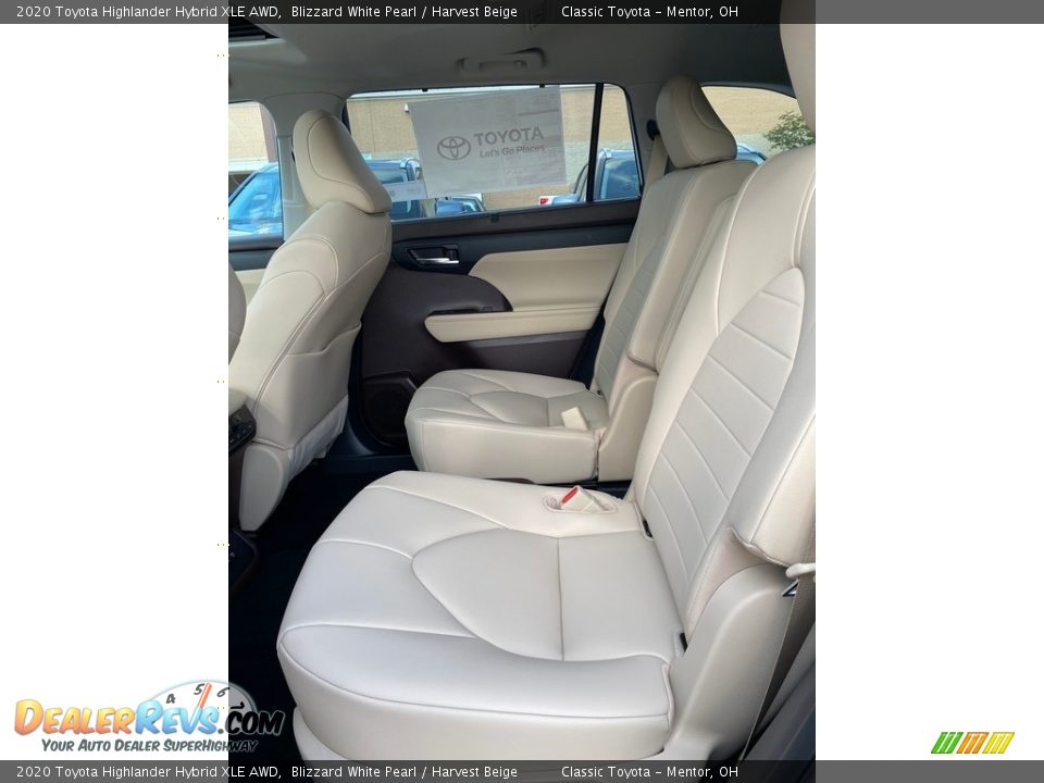 Rear Seat of 2020 Toyota Highlander Hybrid XLE AWD Photo #3