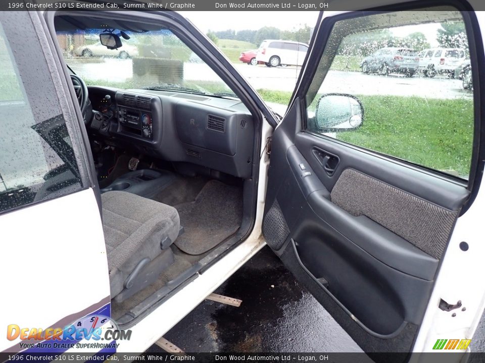 1996 Chevrolet S10 LS Extended Cab Summit White / Graphite Photo #15