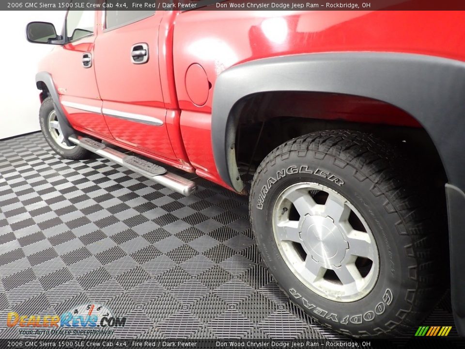 2006 GMC Sierra 1500 SLE Crew Cab 4x4 Fire Red / Dark Pewter Photo #10