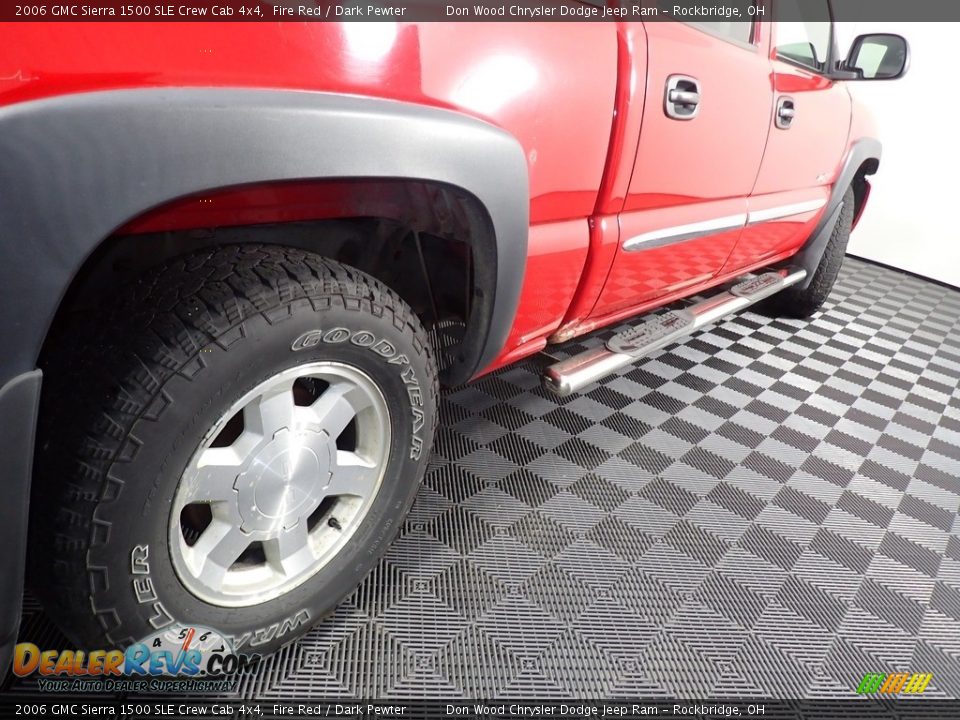 2006 GMC Sierra 1500 SLE Crew Cab 4x4 Fire Red / Dark Pewter Photo #16