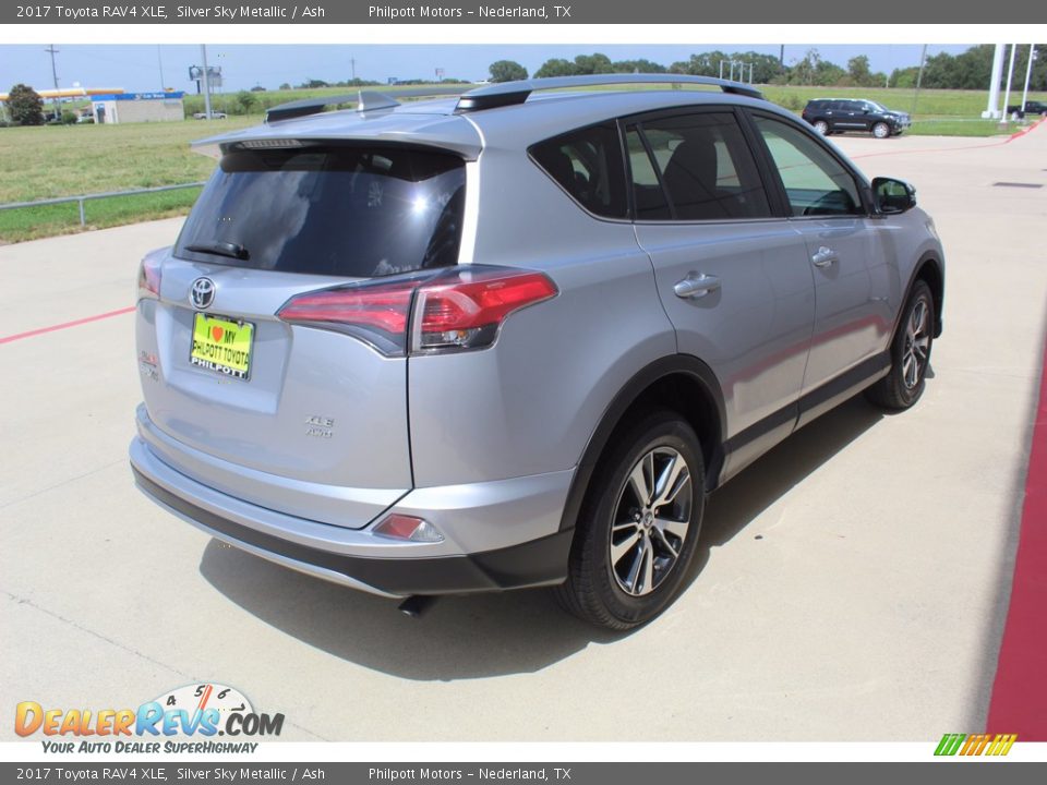 2017 Toyota RAV4 XLE Silver Sky Metallic / Ash Photo #8