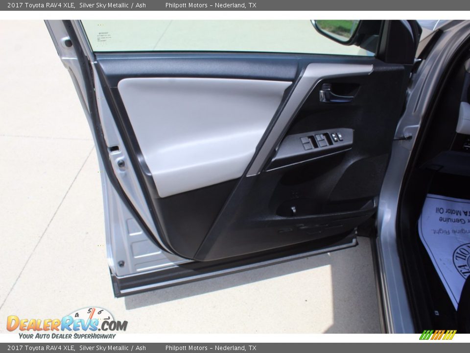 2017 Toyota RAV4 XLE Silver Sky Metallic / Ash Photo #9