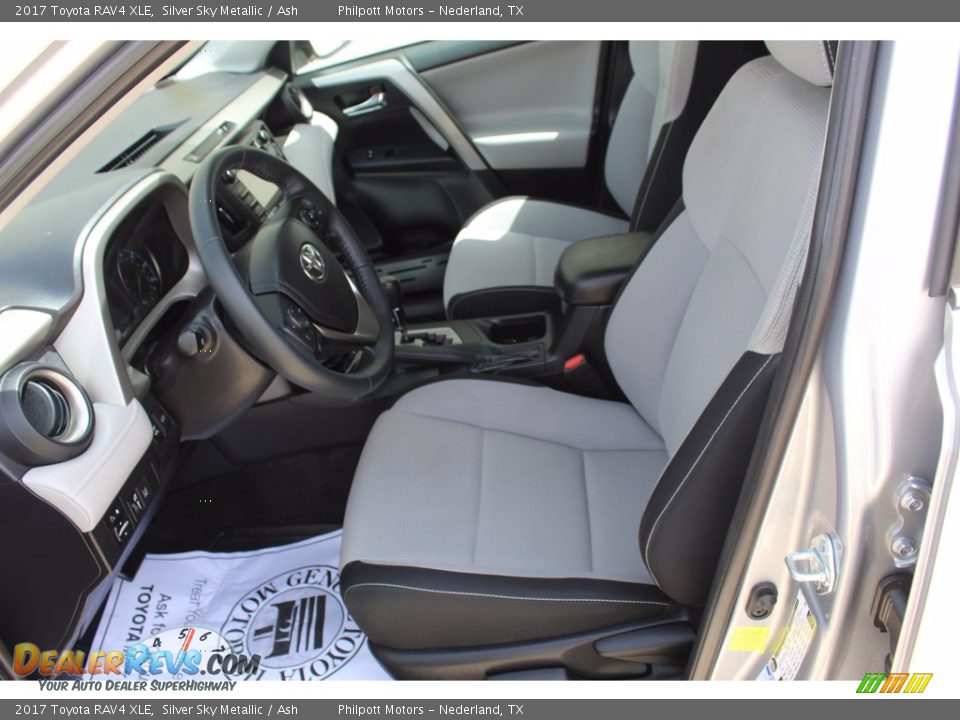2017 Toyota RAV4 XLE Silver Sky Metallic / Ash Photo #10
