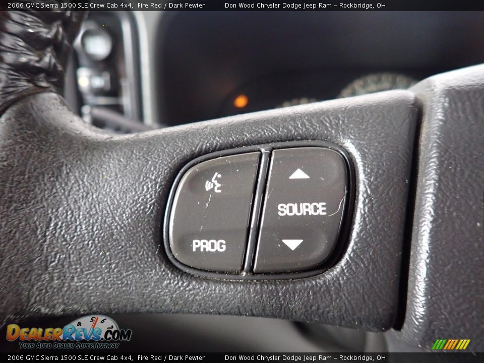 2006 GMC Sierra 1500 SLE Crew Cab 4x4 Steering Wheel Photo #24