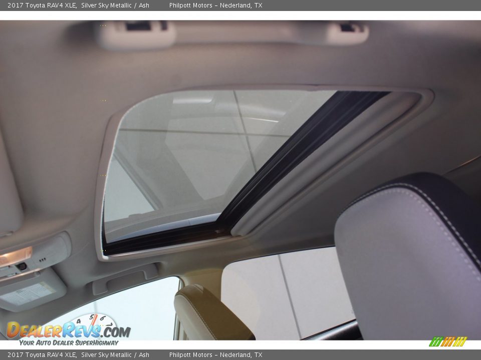 2017 Toyota RAV4 XLE Silver Sky Metallic / Ash Photo #19