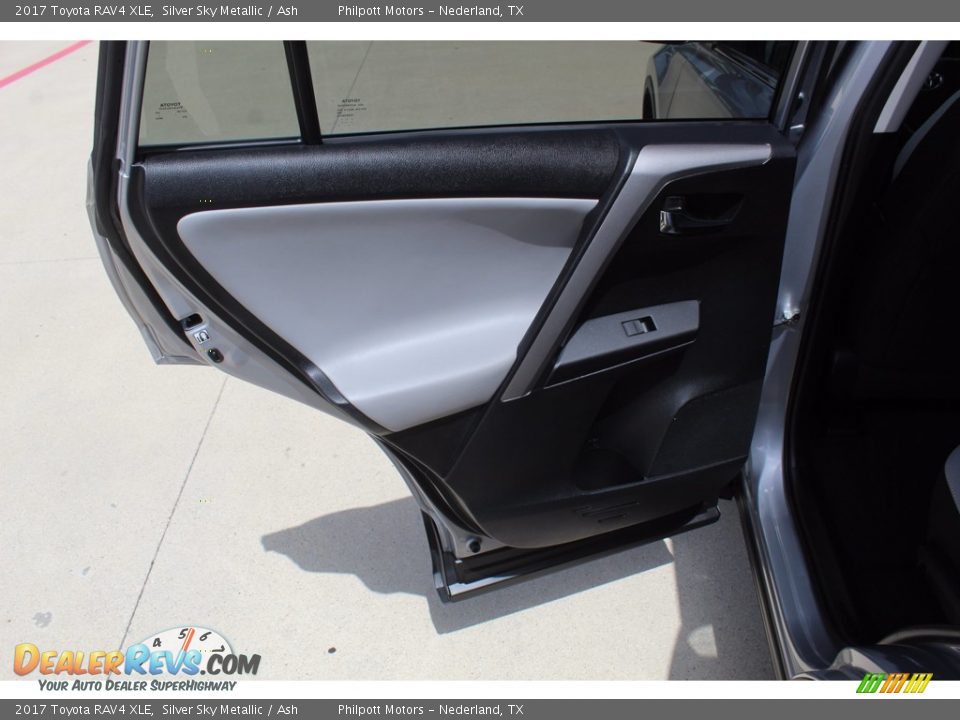 2017 Toyota RAV4 XLE Silver Sky Metallic / Ash Photo #20