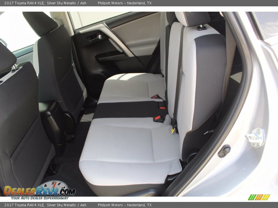 2017 Toyota RAV4 XLE Silver Sky Metallic / Ash Photo #21