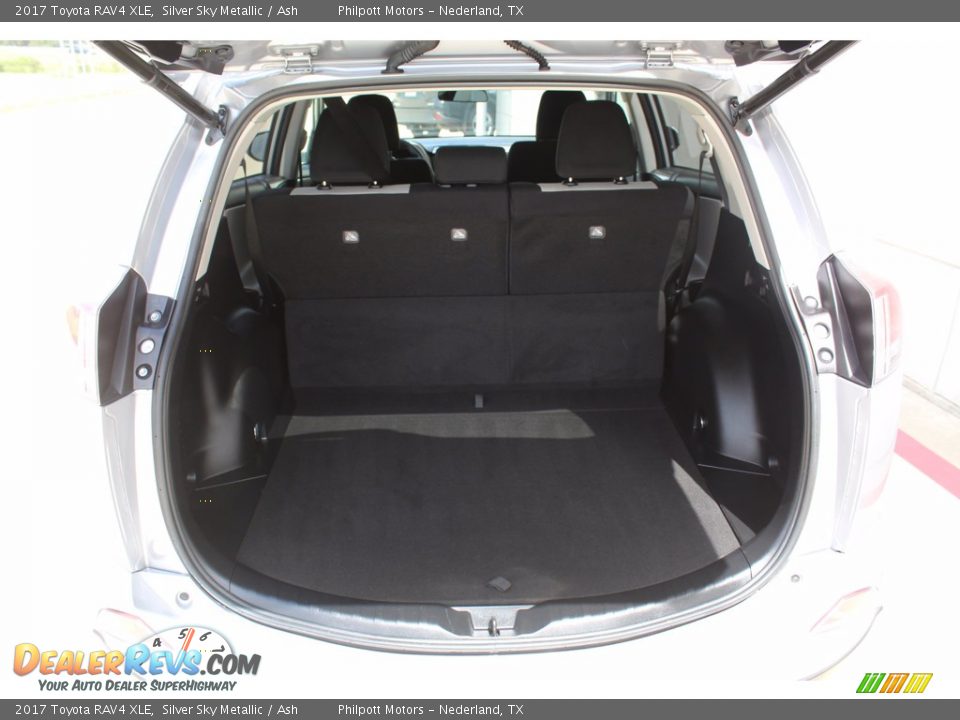 2017 Toyota RAV4 XLE Silver Sky Metallic / Ash Photo #24