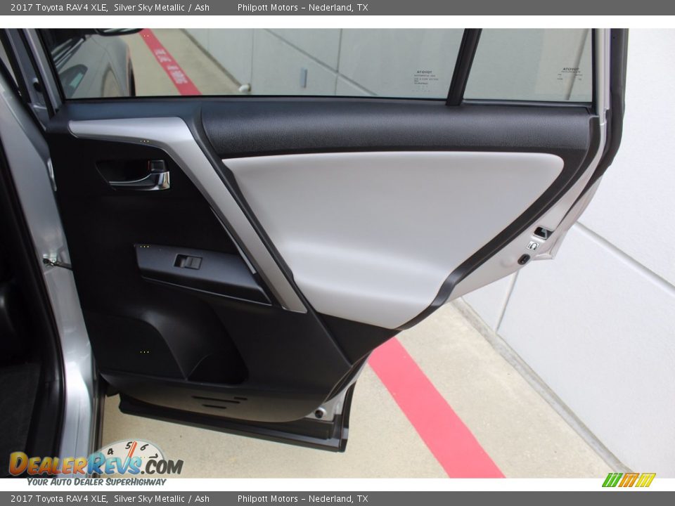 2017 Toyota RAV4 XLE Silver Sky Metallic / Ash Photo #26