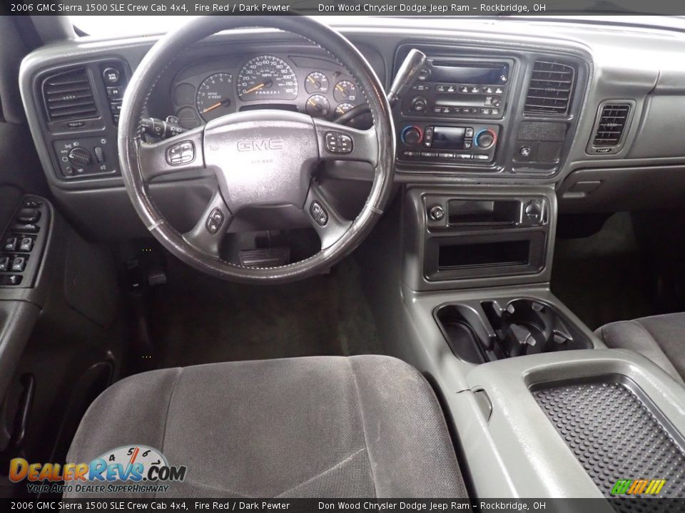 Dashboard of 2006 GMC Sierra 1500 SLE Crew Cab 4x4 Photo #36