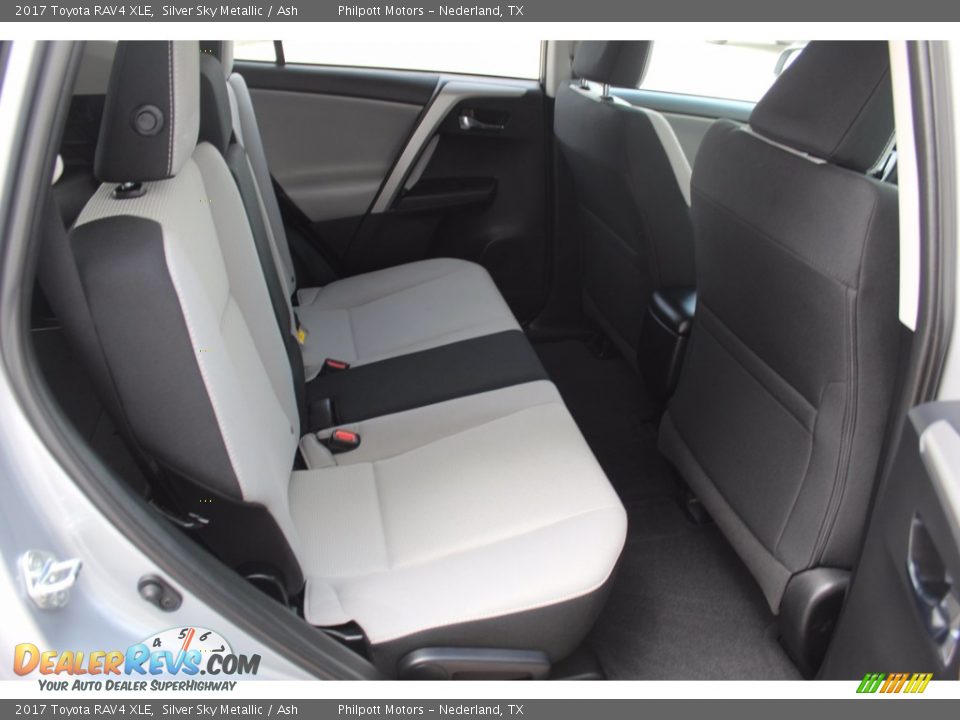 2017 Toyota RAV4 XLE Silver Sky Metallic / Ash Photo #27