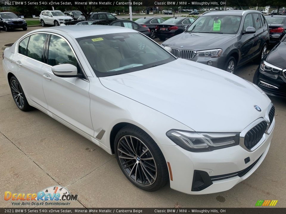 Front 3/4 View of 2021 BMW 5 Series 540i xDrive Sedan Photo #1