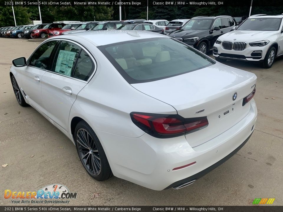 2021 BMW 5 Series 540i xDrive Sedan Mineral White Metallic / Canberra Beige Photo #2