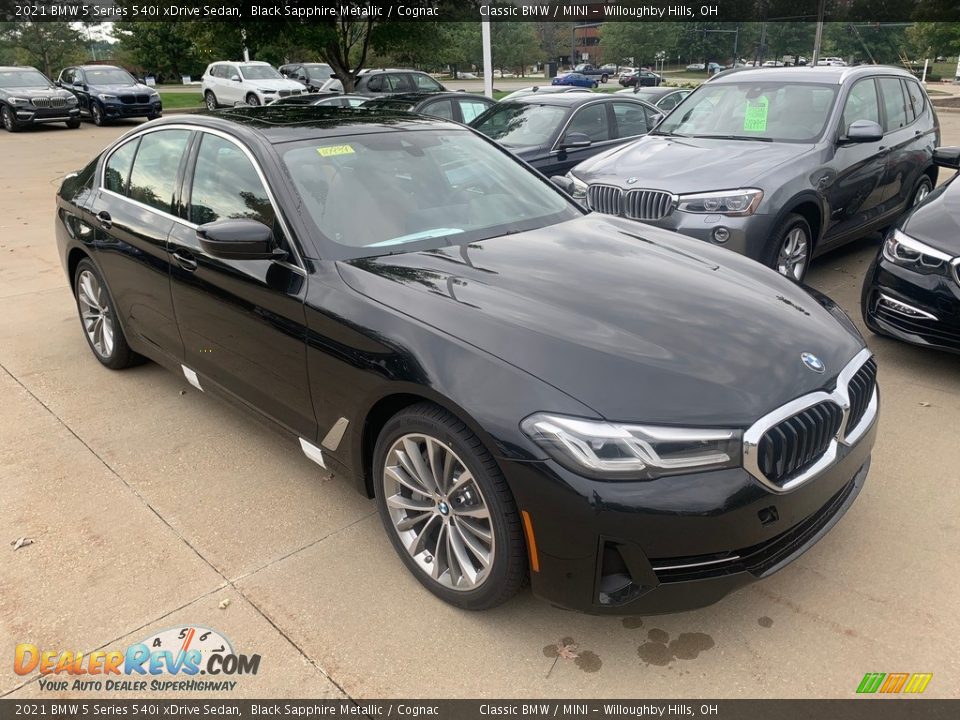 Front 3/4 View of 2021 BMW 5 Series 540i xDrive Sedan Photo #1