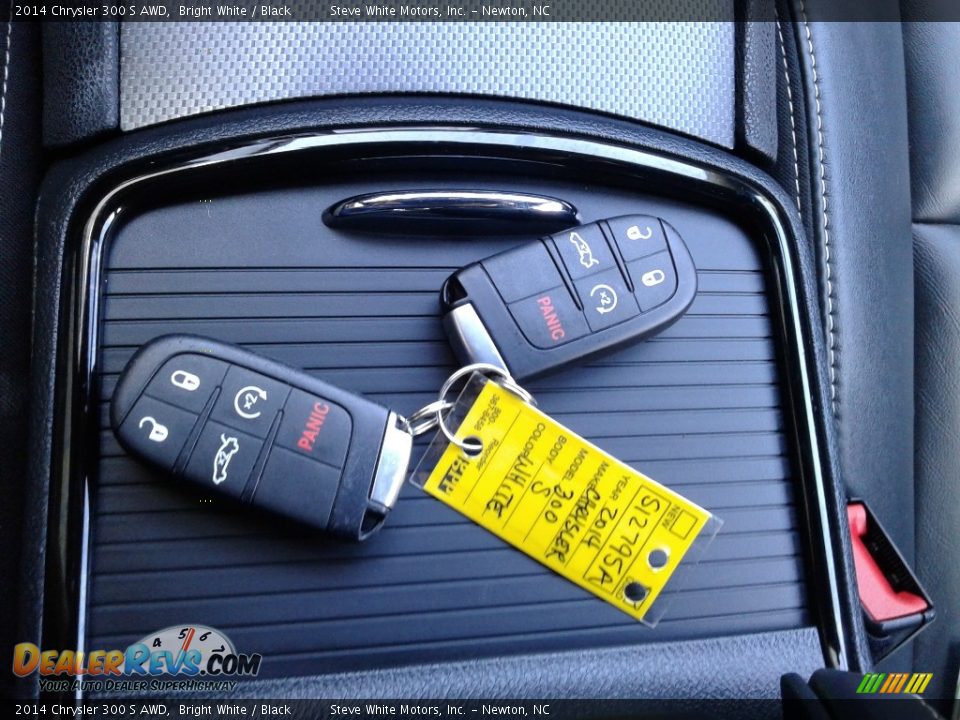 Keys of 2014 Chrysler 300 S AWD Photo #30